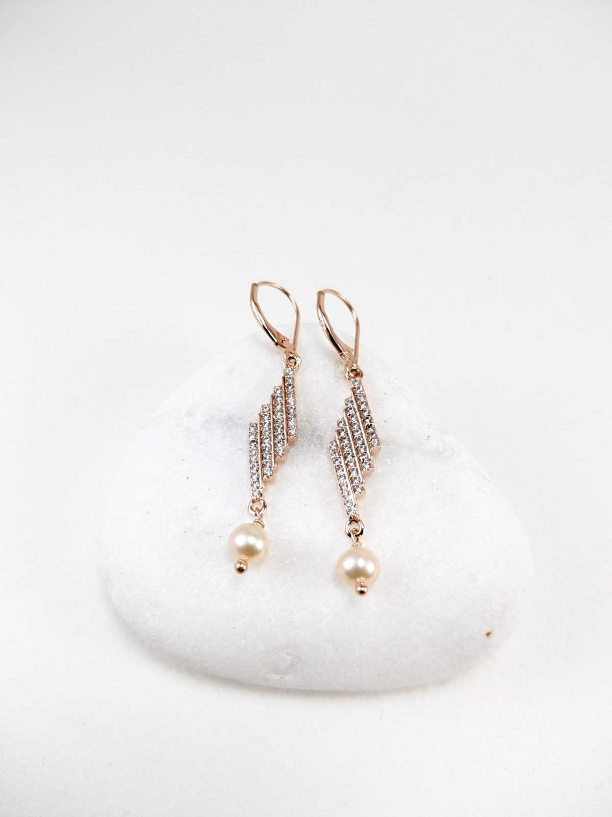 DAZZLING PEARL EARING